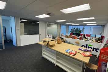 Stylish offices for sublease – Airport Oaks.