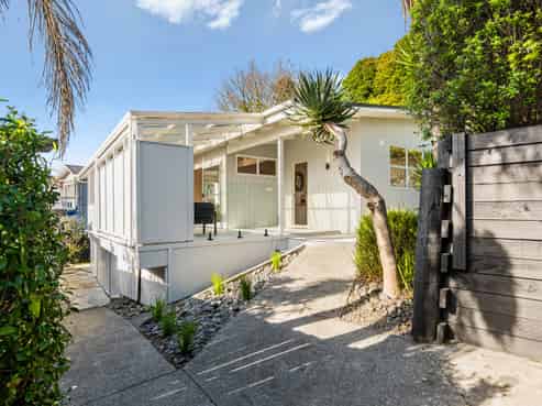2/1C Bank Street, Hillcrest