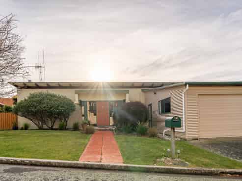 18 Chateau Close, Gleniti