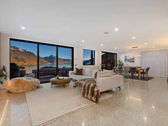 10 Limerick Lane, Queenstown Hill
