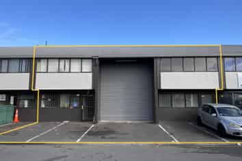 444SQM or 222SQM High Stud Warehouse for Lease