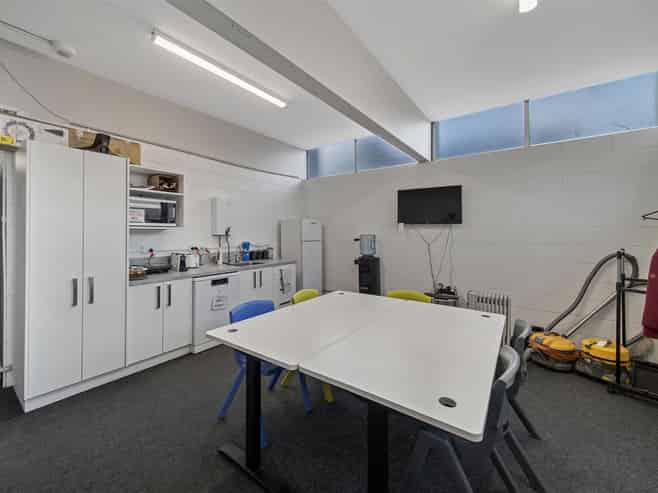 Versatile Industrial Space in the Four Avenues