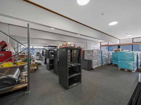 Versatile Industrial Space in the Four Avenues