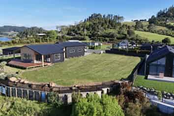 7 Joyce Harsant Place, Cooks Beach