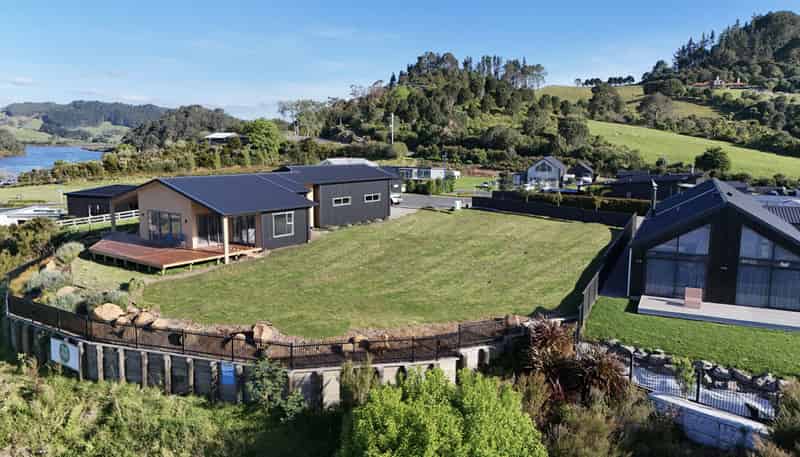 7 Joyce Harsant Place, Cooks Beach