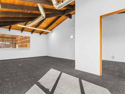 High profile Hull Road showroom/offices