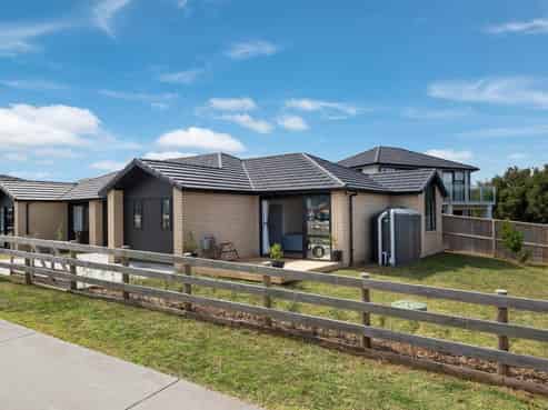 17 Omahuru Road, Glenbrook