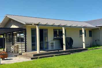300 The Square, Whangamata