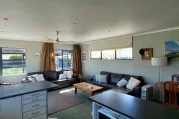 300 The Square, Whangamata