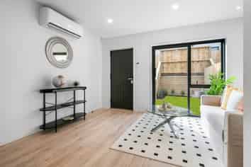 9/16 Reynella Drive, Massey