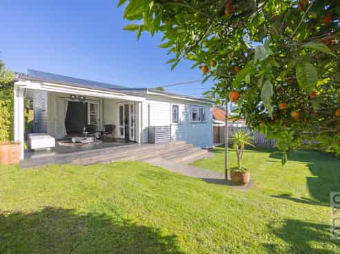 8 Puriri Street, Helensville