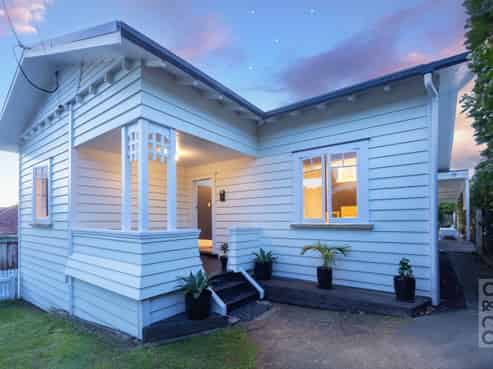 8 Puriri Street, Helensville