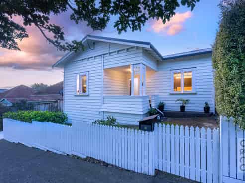 8 Puriri Street, Helensville