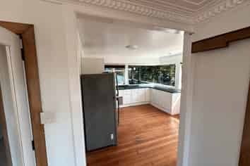 17 Tauhinu Road, Greenhithe