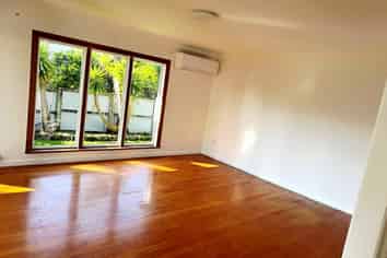 17 Tauhinu Road, Greenhithe