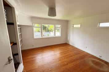 17 Tauhinu Road, Greenhithe