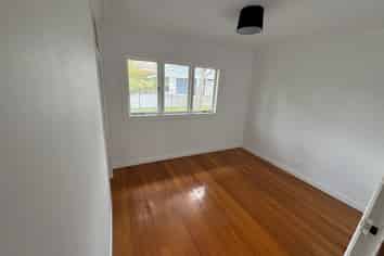 17 Tauhinu Road, Greenhithe