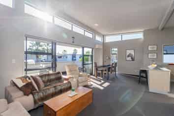 40/73 South Highway - Sovereign Pier, Whitianga