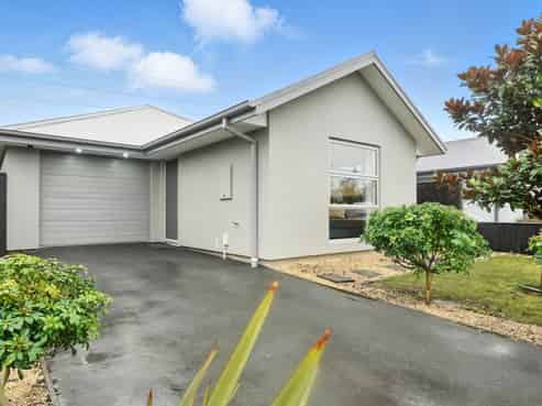 8 Helmore Street, Fernside