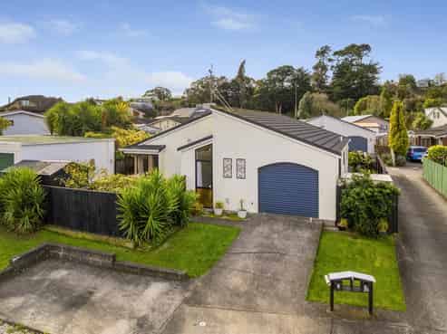 8 Bens Place, Springvale