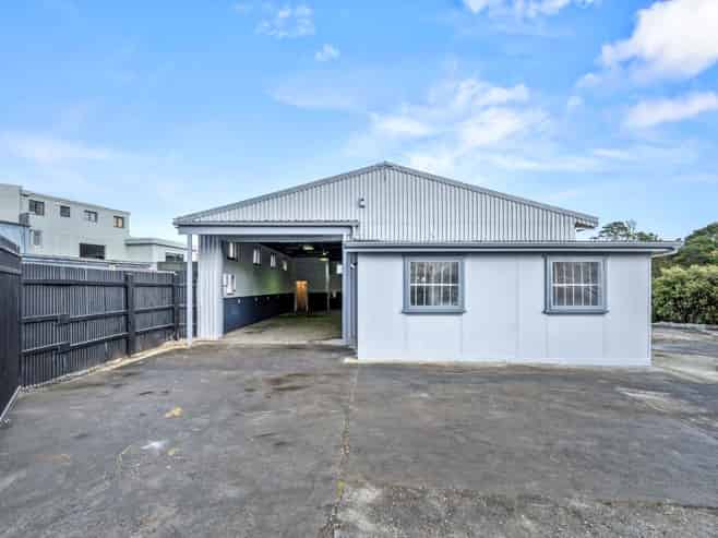 WELL-LOCATED NEW LYNN INDUSTRIAL WITH RARE YARD

