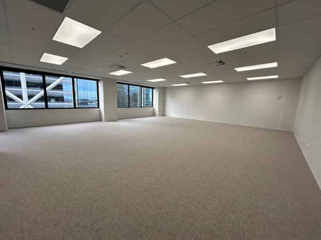AON CENTRE - 29 CUSTOMS STREET WEST
