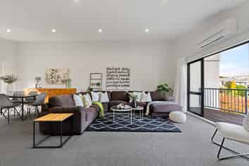 7 Joseph Banks Drive, Porirua