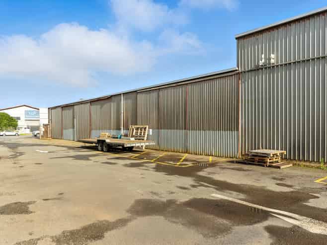 Spacious industrial facility