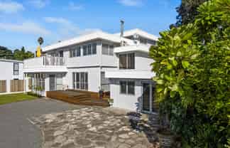 30C Eleventh Avenue, Avenues