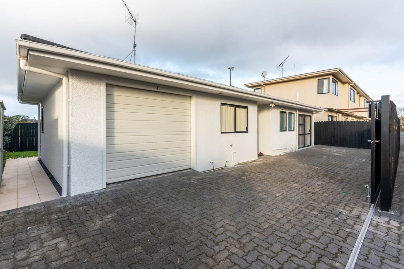 Free Standing Gem next to the Reserve in Remuera - Mehr