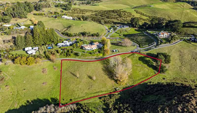 70 Pineleigh Drive, Poraiti
