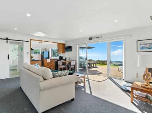 17 Pukehina Parade, Pukehina