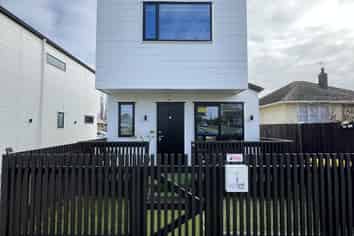 2/19 Calvert Avenue , Mangere