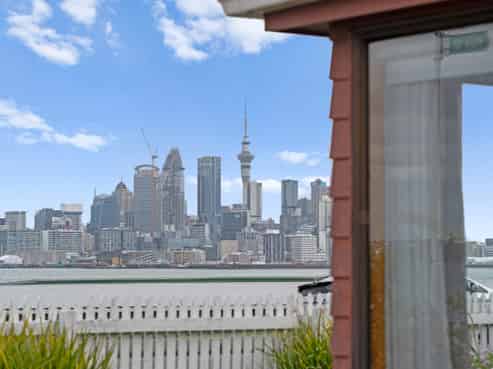 33 Queens Parade, Devonport