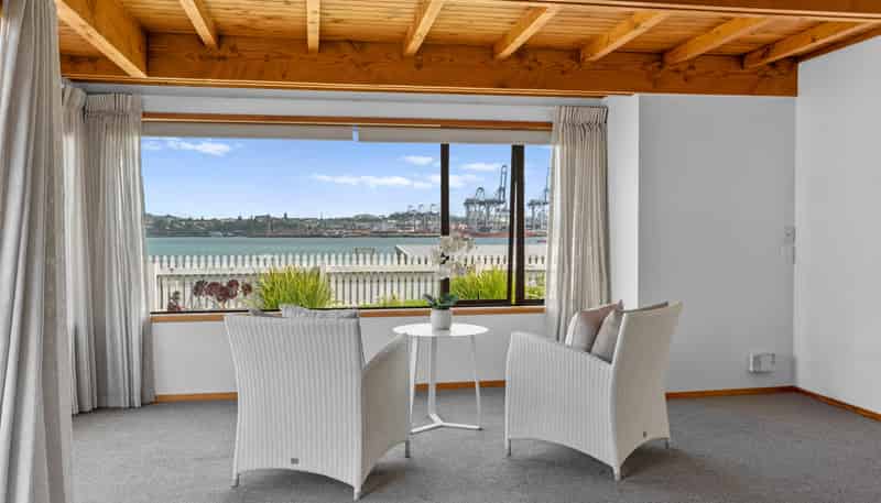 33 Queens Parade, Devonport