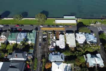 33 Queens Parade, Devonport