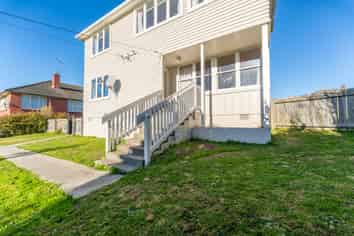 98 Grants Road, Marchwiel