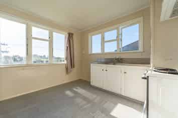 98 Grants Road, Marchwiel