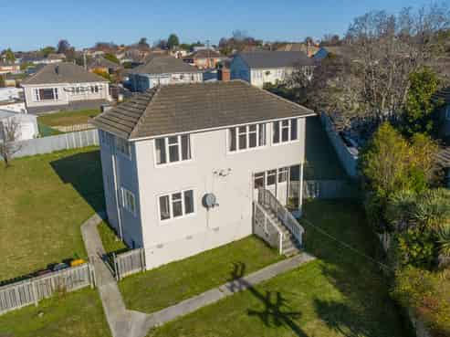 98 Grants Road, Marchwiel