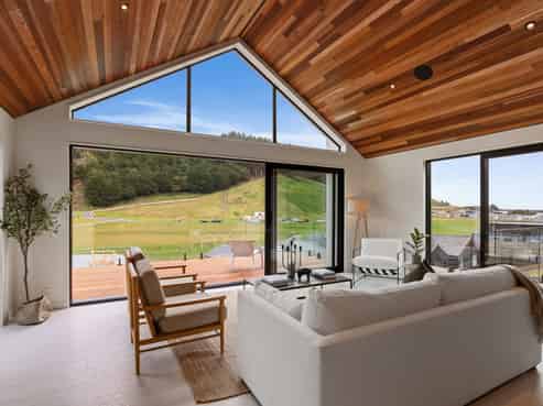 10 Flowers Lane, Cracroft