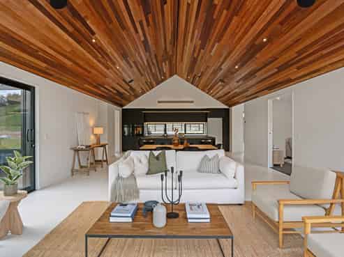 10 Flowers Lane, Cracroft