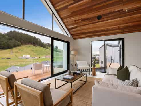 10 Flowers Lane, Cracroft