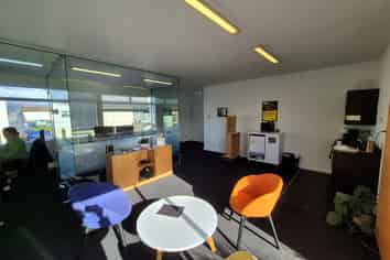 Tidy office and retail space in Central Kumeū