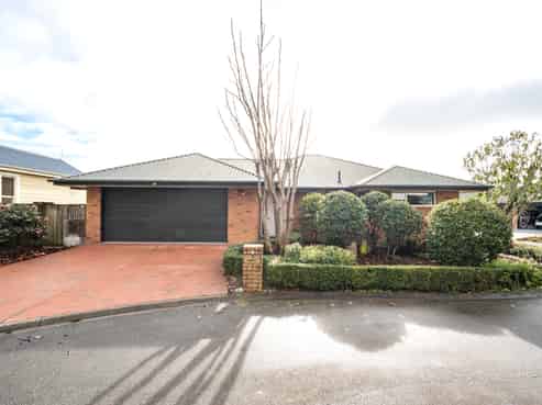 1 Di Leva Way, The Wood