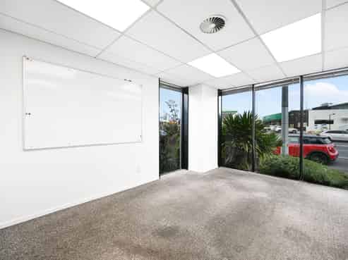 Modern CBD Fringe Office with Parking