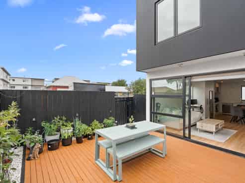 1/55 Stanmore Road, Linwood