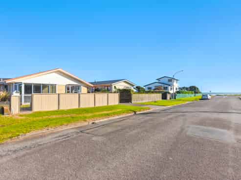 5 Karaka Street, Otaki Beach