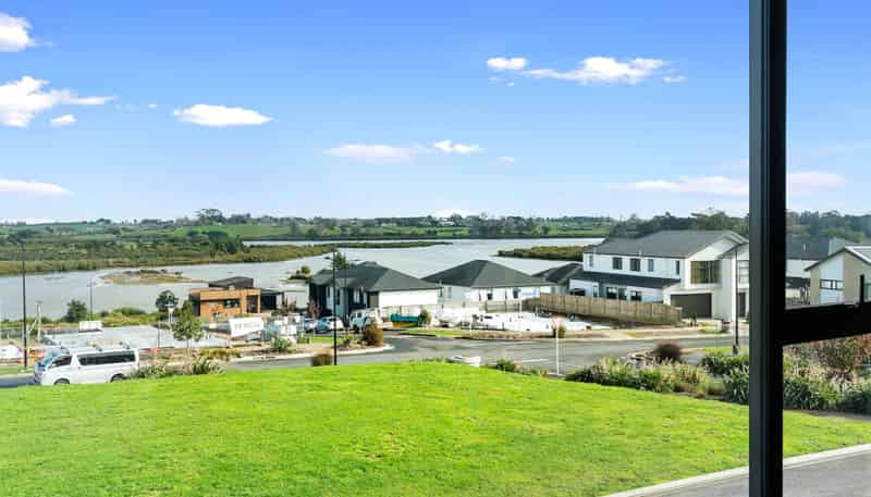 16 Parkmore Drive, Rosehill