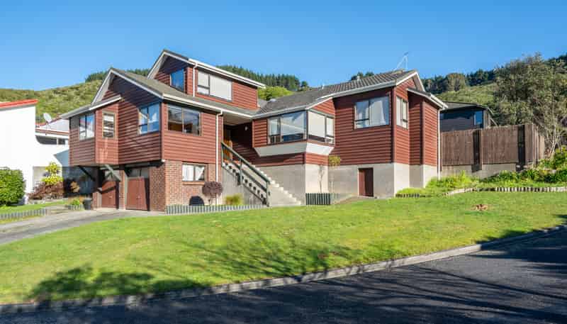 11 Duval Grove, Tawa