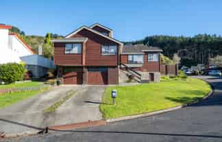 11 Duval Grove, Tawa
